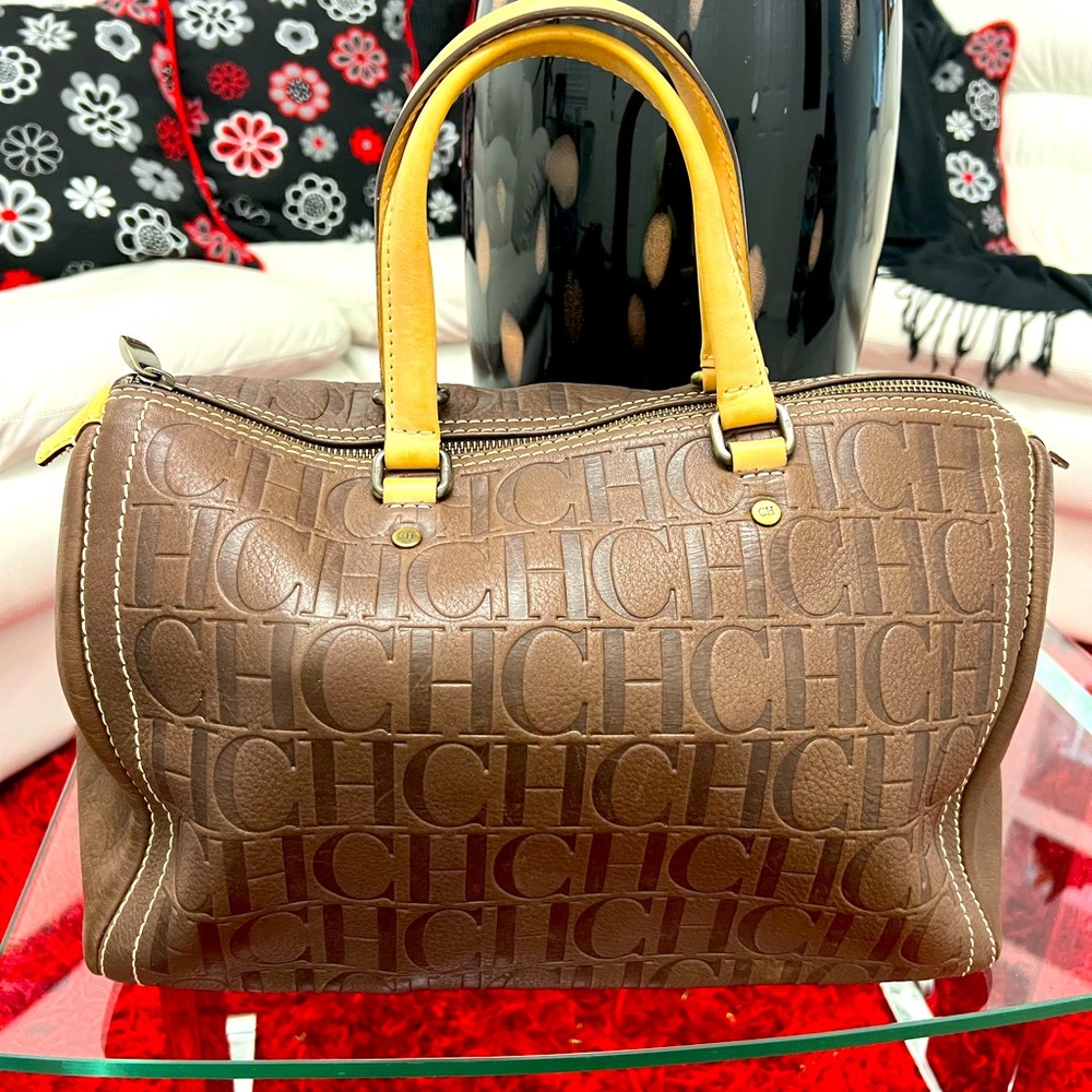 Beautiful Carolina Herrera. Looks brand new barely used.